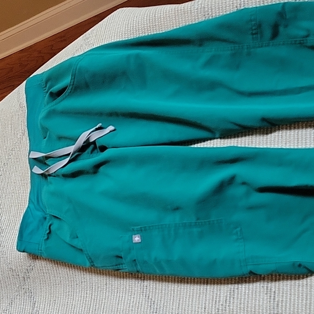 Figs Hunter Green S (regular length) Kade Scrub pants